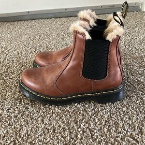 2976 WOMEN'S FAUX FUR LINED CHELSEA BOOTS